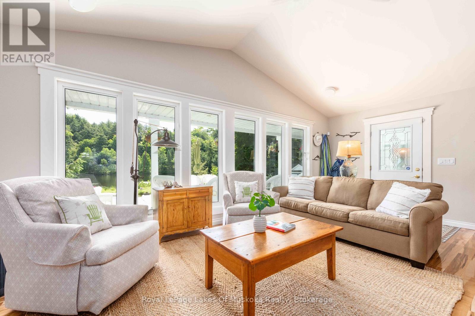 9 Mountview Avenue, Huntsville, Ontario  P1H 1G8 - Photo 6 - X12418149