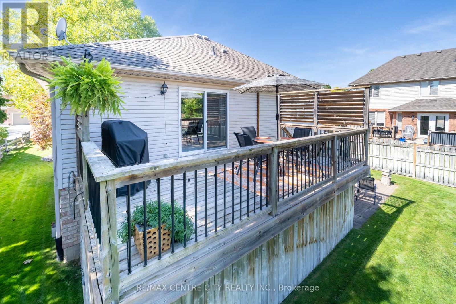 495 Riverview Drive, Strathroy-Caradoc, Ontario  N7G 4B3 - Photo 10 - X12418141