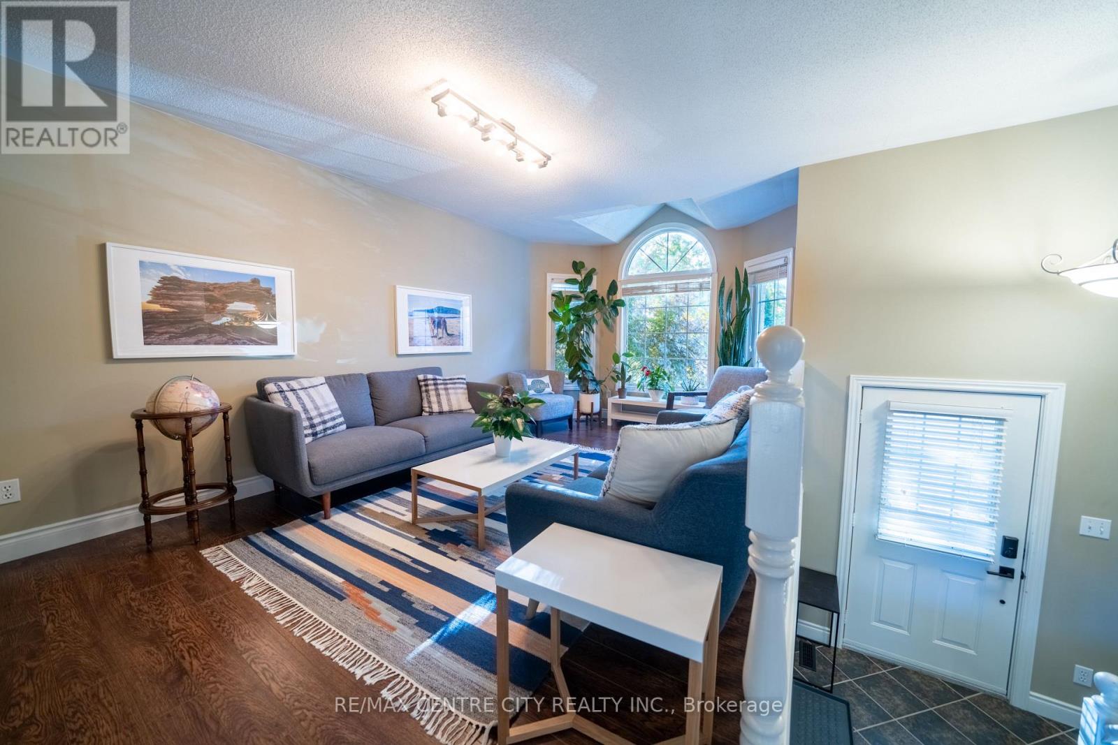 495 Riverview Drive, Strathroy-Caradoc, Ontario  N7G 4B3 - Photo 13 - X12418141