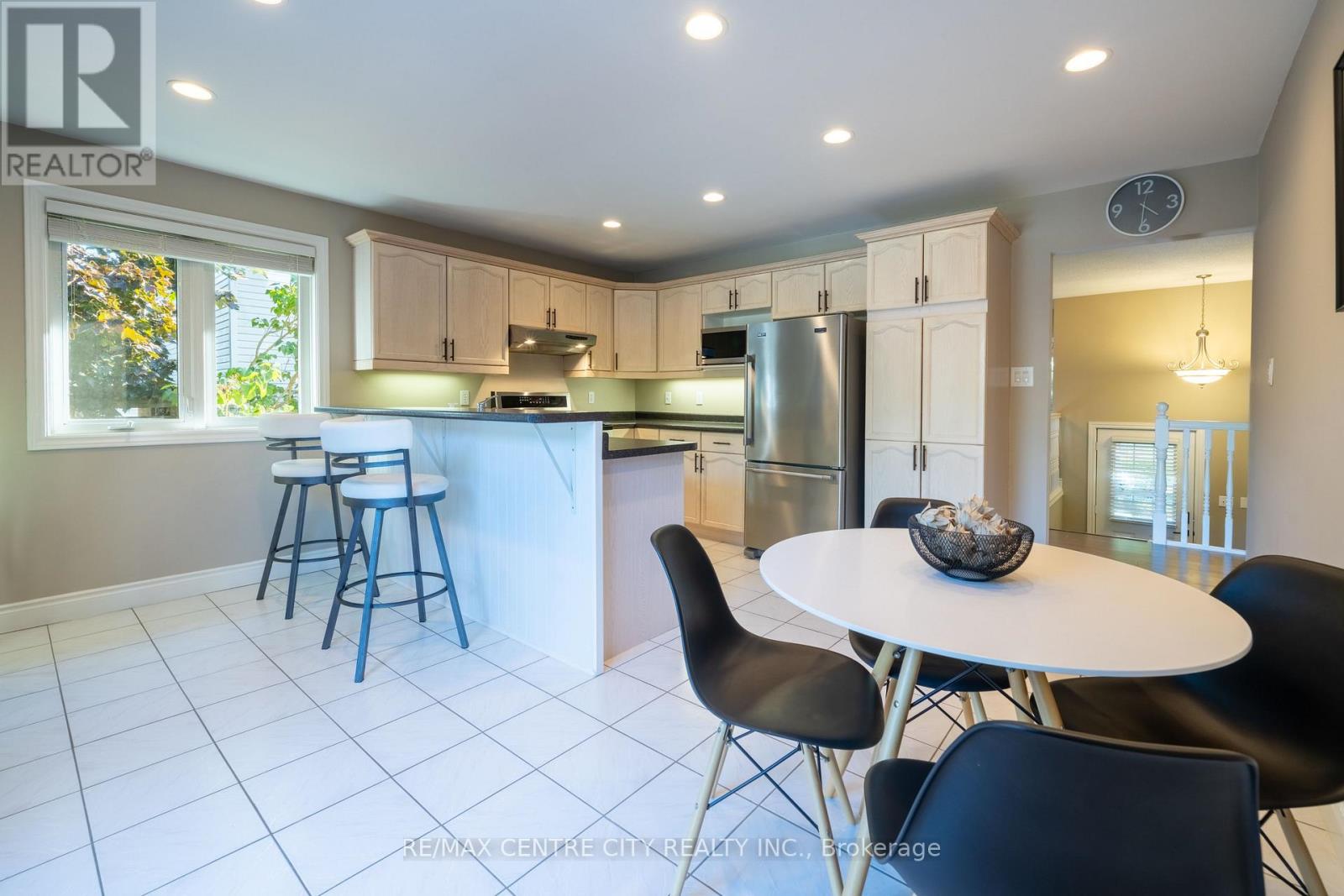 495 Riverview Drive, Strathroy-Caradoc, Ontario  N7G 4B3 - Photo 19 - X12418141