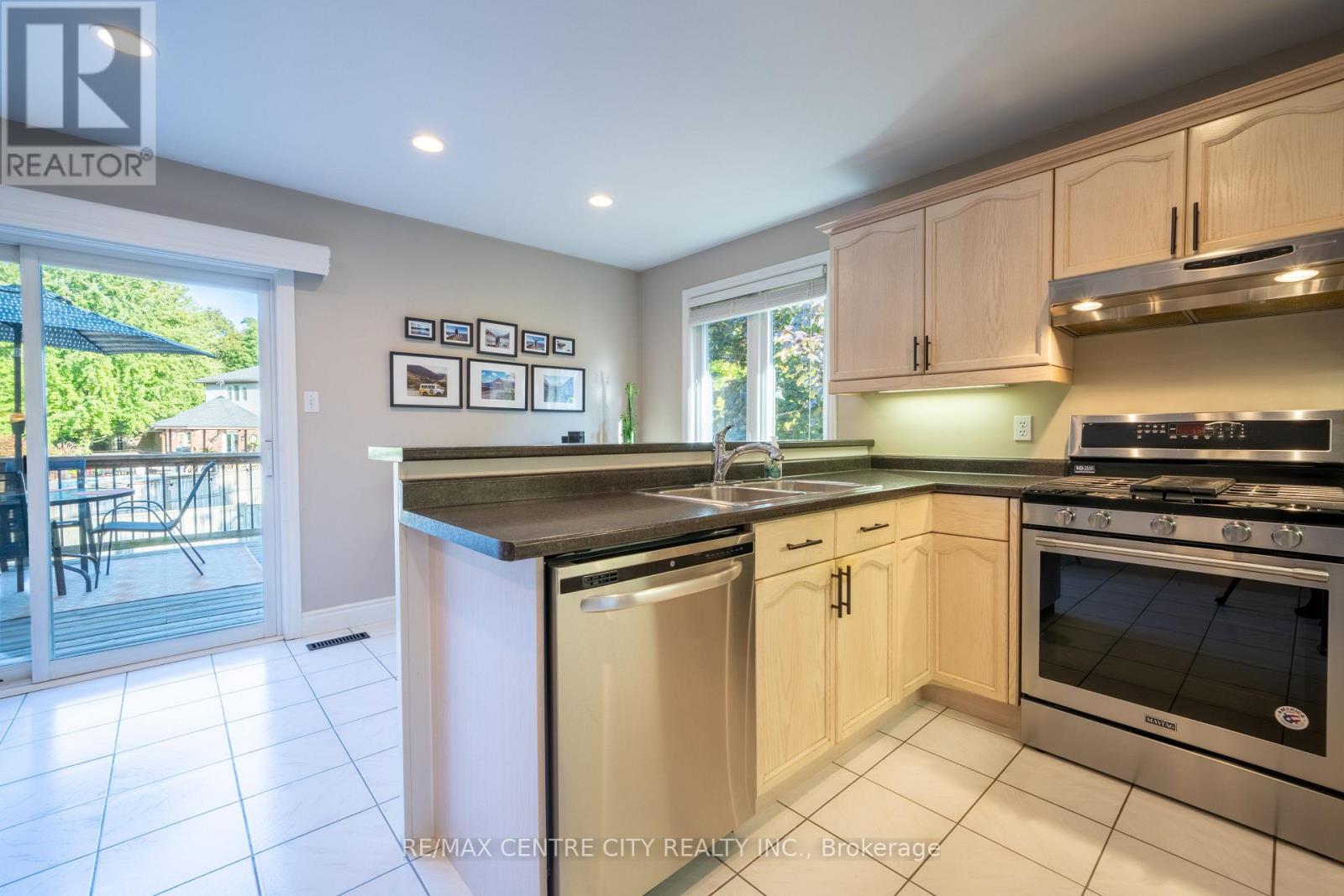 495 Riverview Drive, Strathroy-Caradoc, Ontario  N7G 4B3 - Photo 20 - X12418141