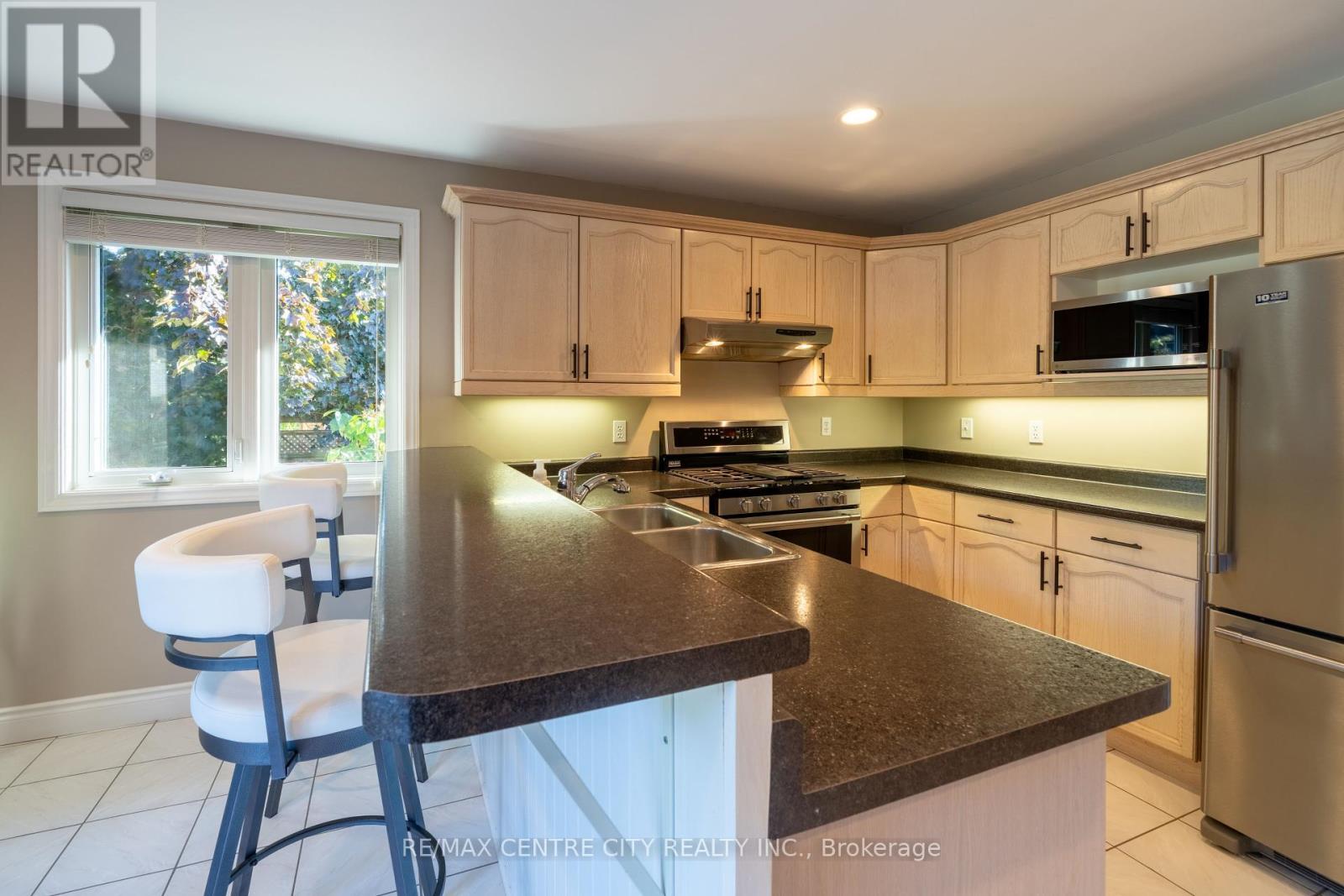 495 Riverview Drive, Strathroy-Caradoc, Ontario  N7G 4B3 - Photo 21 - X12418141
