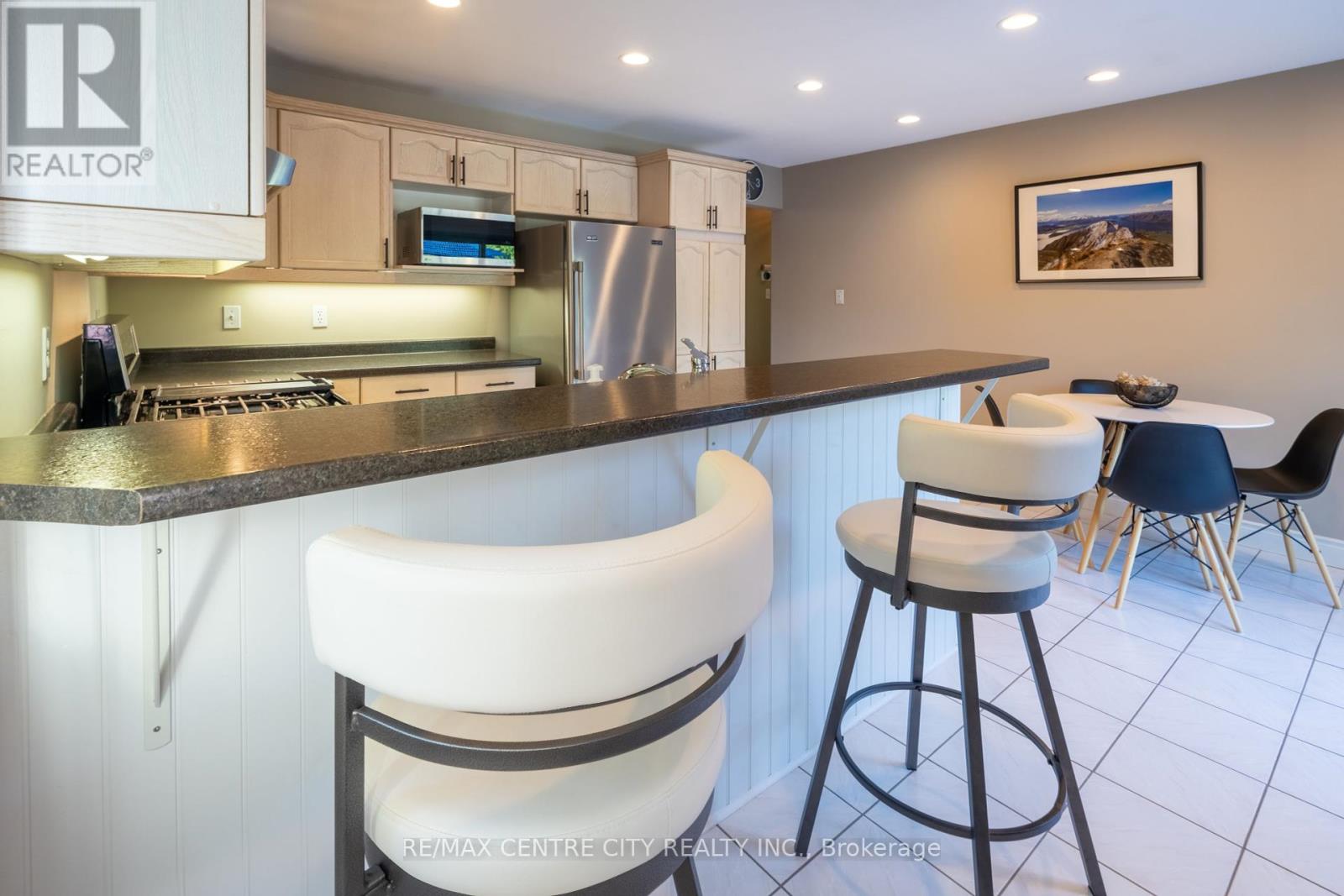 495 Riverview Drive, Strathroy-Caradoc, Ontario  N7G 4B3 - Photo 22 - X12418141