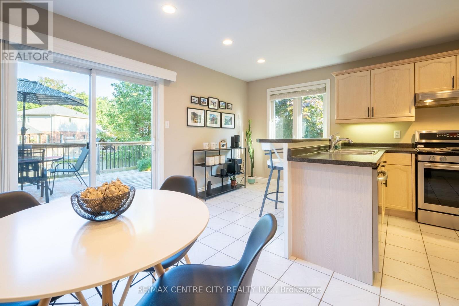 495 Riverview Drive, Strathroy-Caradoc, Ontario  N7G 4B3 - Photo 23 - X12418141