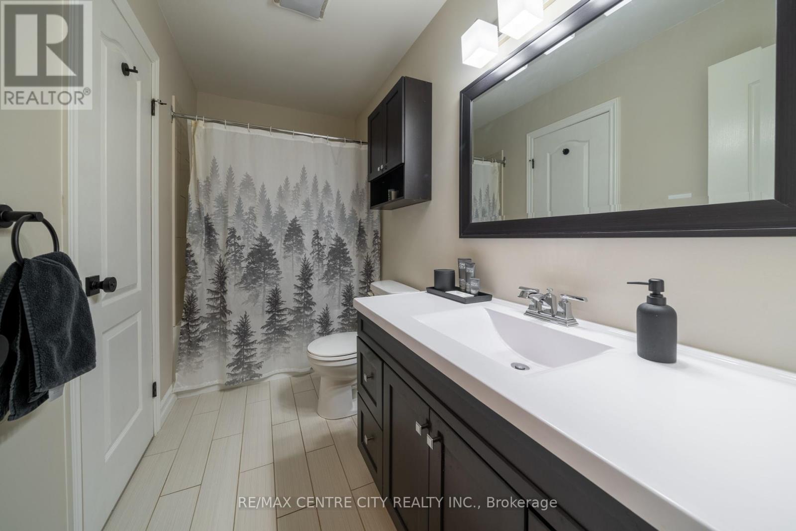 495 Riverview Drive, Strathroy-Caradoc, Ontario  N7G 4B3 - Photo 28 - X12418141