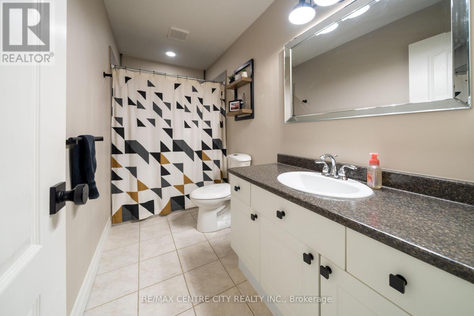 495 Riverview Drive, Strathroy-Caradoc, Ontario  N7G 4B3 - Photo 37 - X12418141