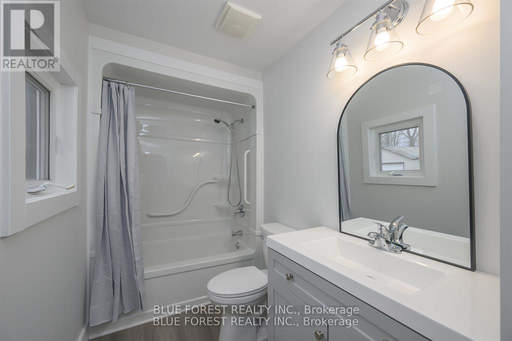 186 Victoria Street, Southwest Middlesex, Ontario  N0L 1M0 - Photo 10 - X12418166
