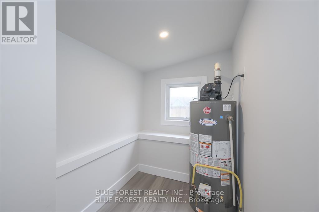 186 Victoria Street, Southwest Middlesex, Ontario  N0L 1M0 - Photo 11 - X12418166