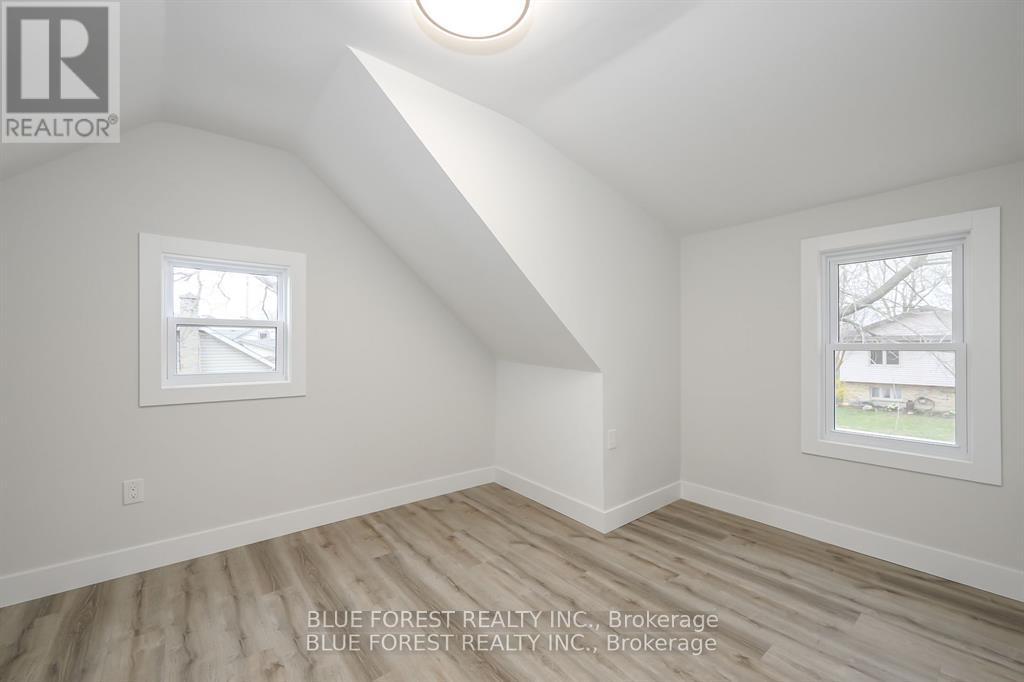 186 Victoria Street, Southwest Middlesex, Ontario  N0L 1M0 - Photo 14 - X12418166