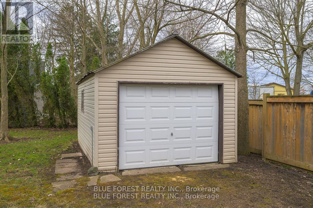 186 Victoria Street, Southwest Middlesex, Ontario  N0L 1M0 - Photo 18 - X12418166