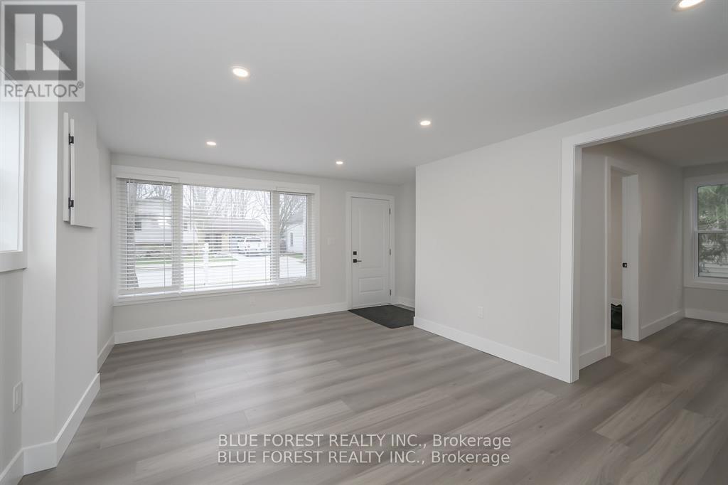 186 Victoria Street, Southwest Middlesex, Ontario  N0L 1M0 - Photo 3 - X12418166