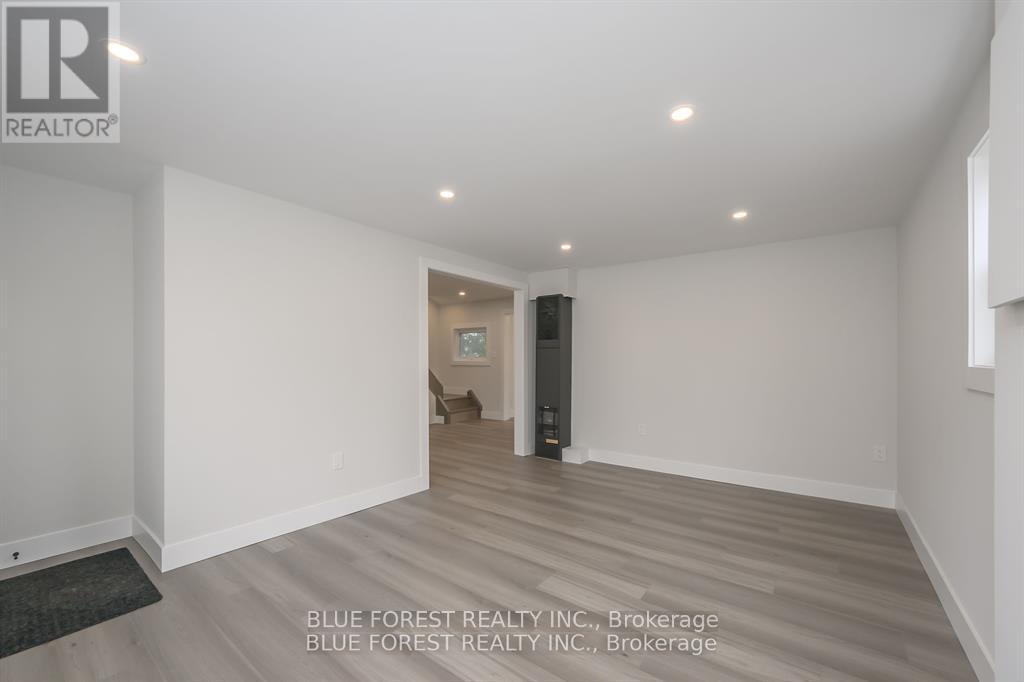 186 Victoria Street, Southwest Middlesex, Ontario  N0L 1M0 - Photo 4 - X12418166