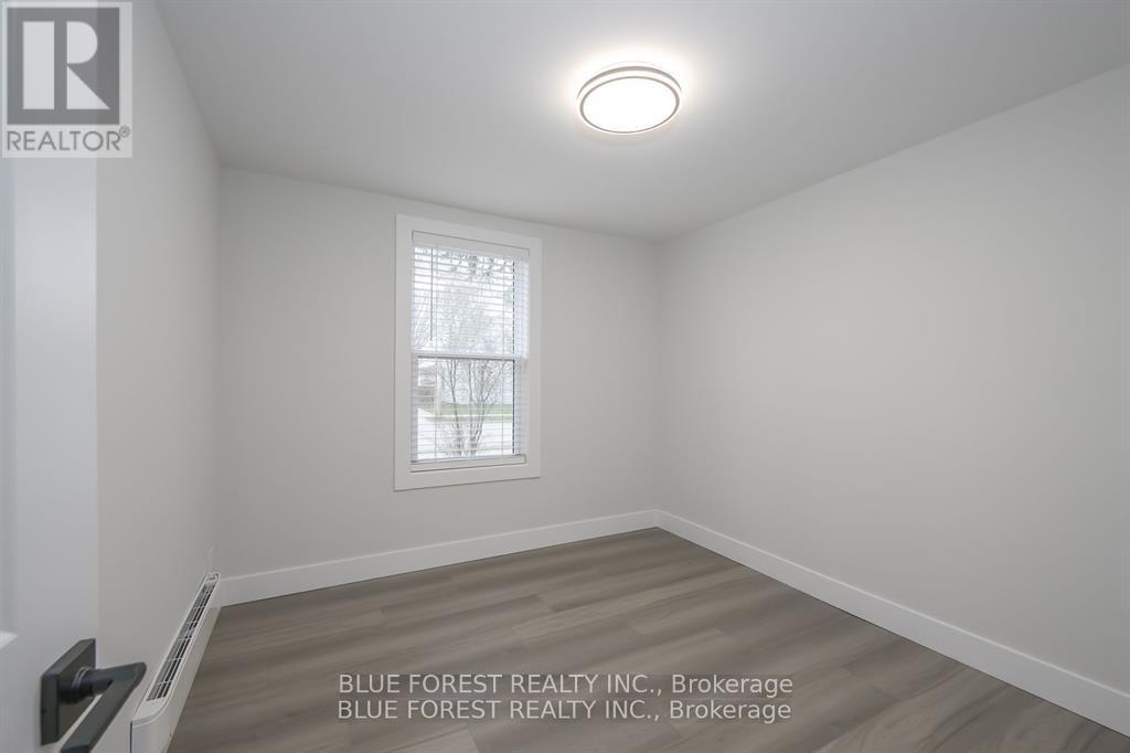 186 Victoria Street, Southwest Middlesex, Ontario  N0L 1M0 - Photo 9 - X12418166
