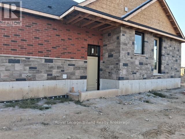 1140 Caen Avenue, Woodstock, Ontario  N4T 0G3 - Photo 2 - X12397186