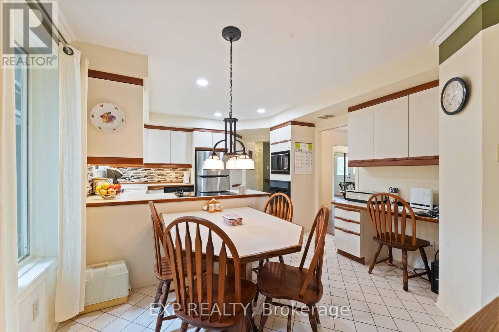 16 Evelyn Street, Ottawa, Ontario  K2S 1M9 - Photo 11 - X12418113
