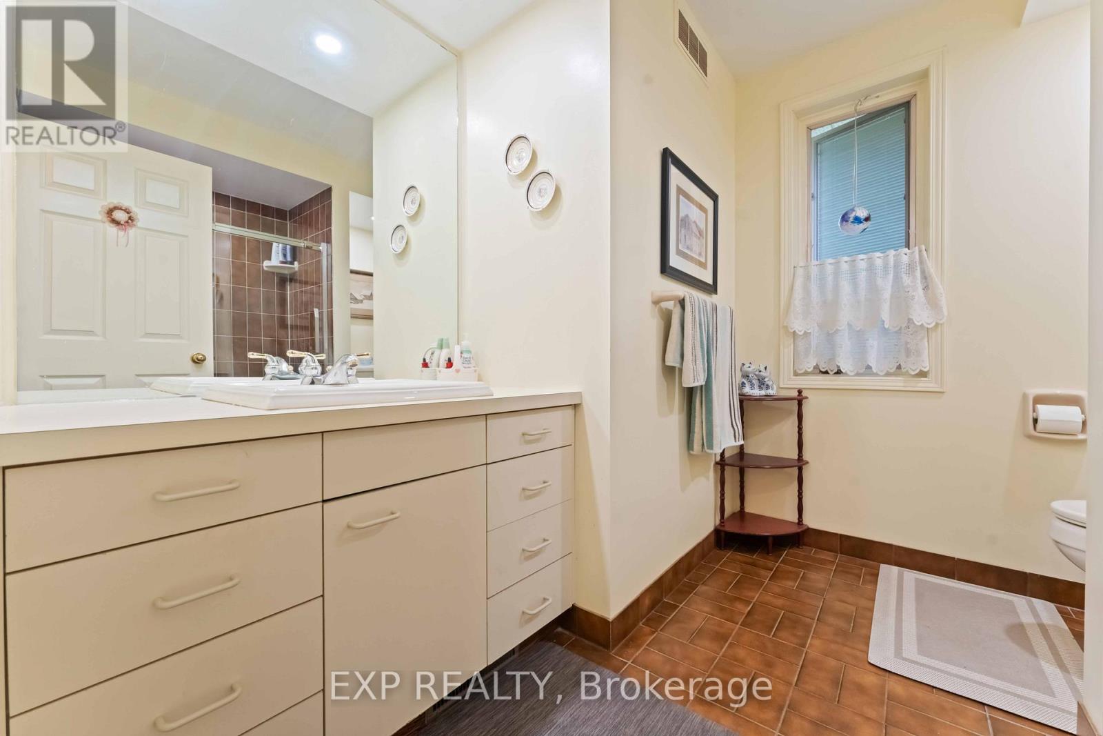 16 Evelyn Street, Ottawa, Ontario  K2S 1M9 - Photo 18 - X12418113