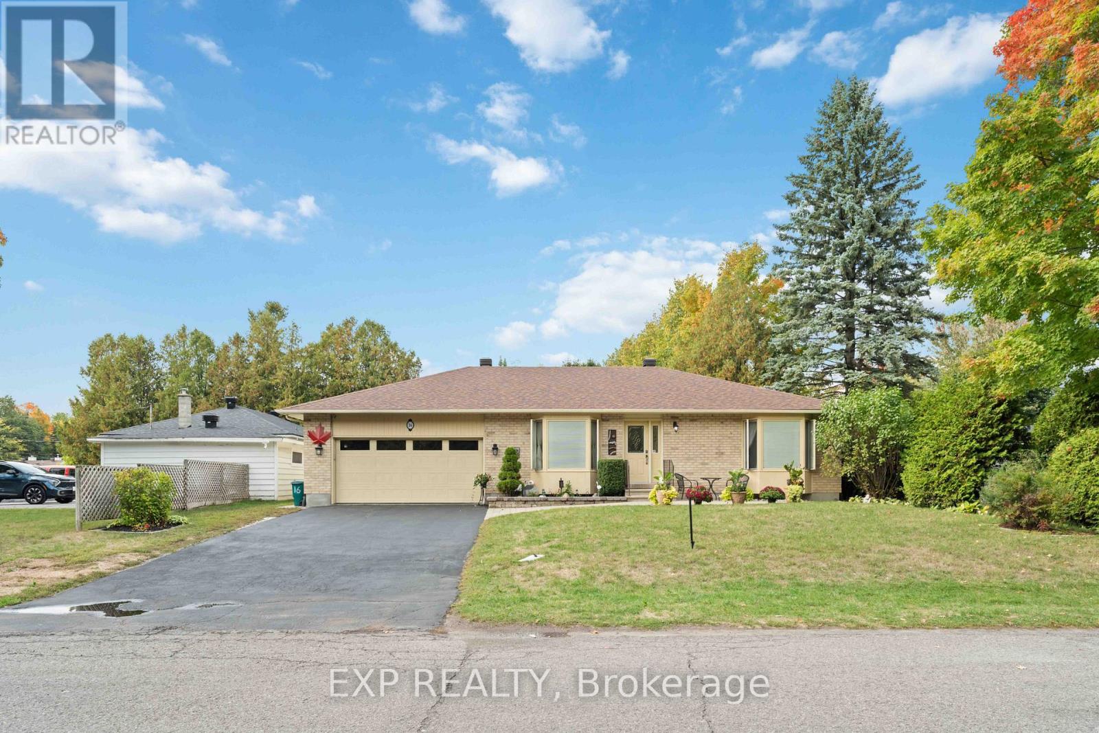 16 Evelyn Street, Ottawa, Ontario  K2S 1M9 - Photo 2 - X12418113