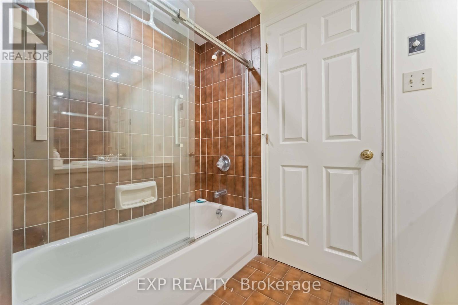 16 Evelyn Street, Ottawa, Ontario  K2S 1M9 - Photo 20 - X12418113