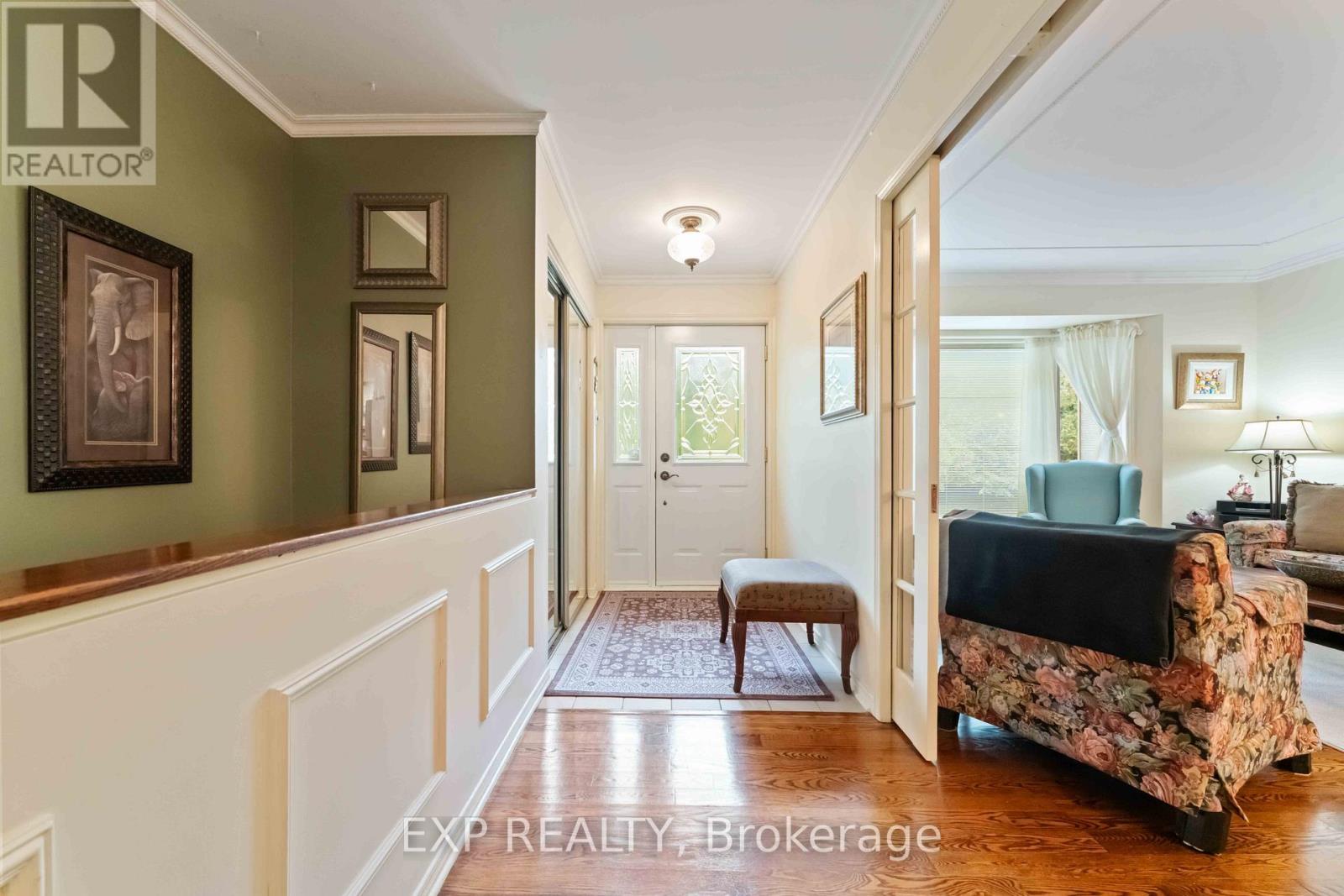 16 Evelyn Street, Ottawa, Ontario  K2S 1M9 - Photo 3 - X12418113