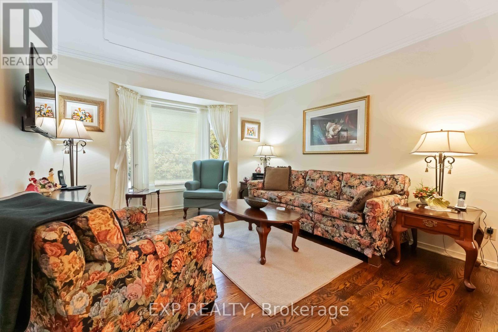 16 Evelyn Street, Ottawa, Ontario  K2S 1M9 - Photo 5 - X12418113