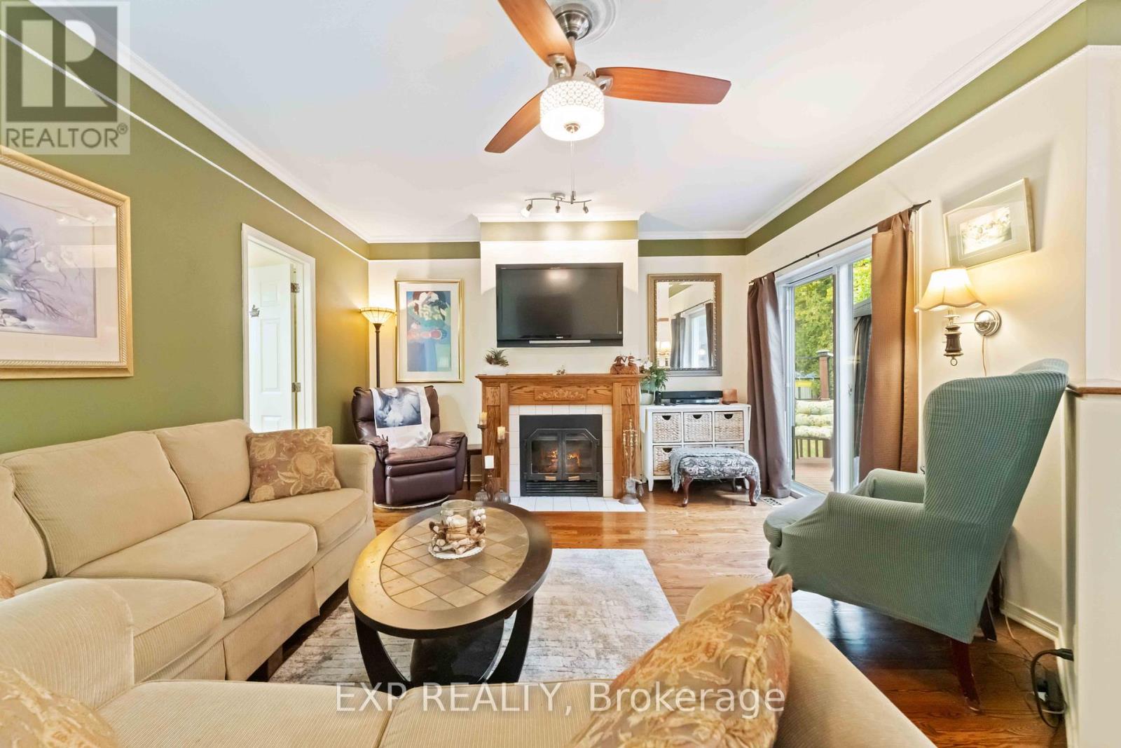 16 Evelyn Street, Ottawa, Ontario  K2S 1M9 - Photo 6 - X12418113
