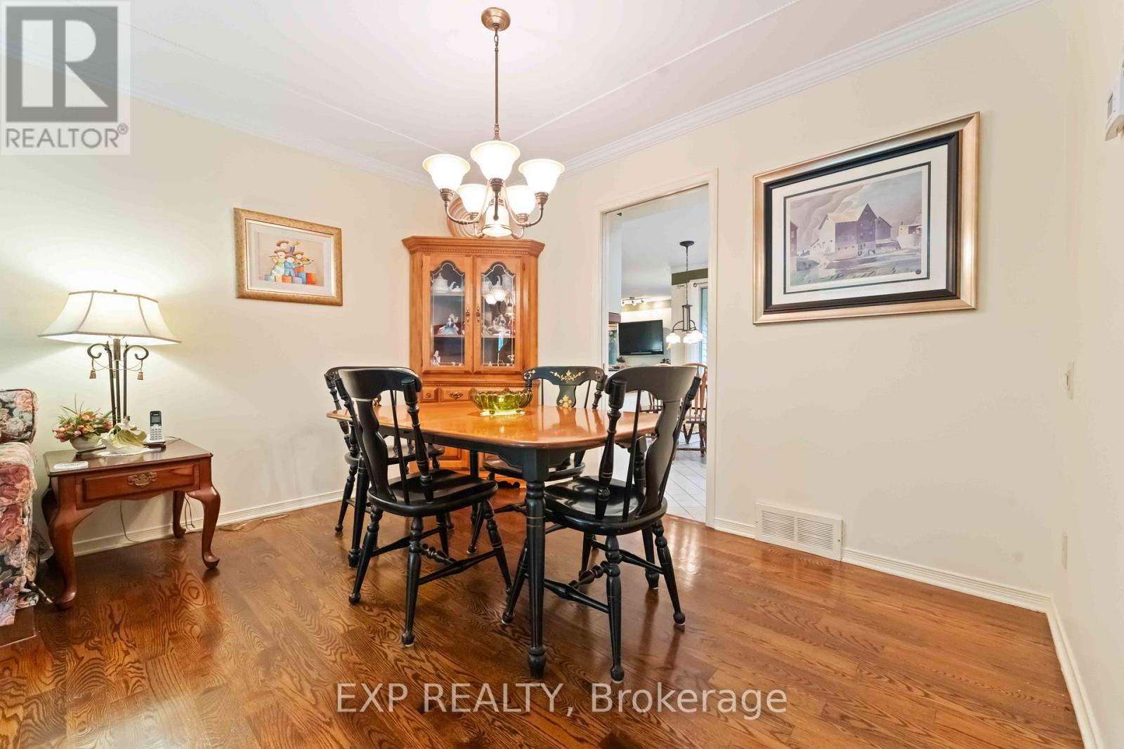 16 Evelyn Street, Ottawa, Ontario  K2S 1M9 - Photo 8 - X12418113