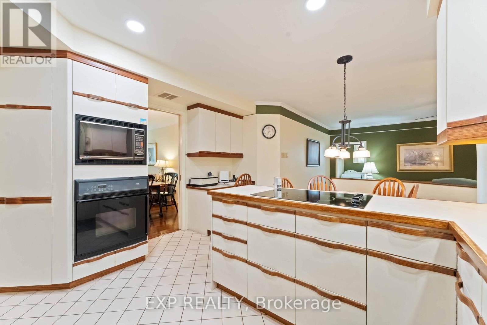 16 Evelyn Street, Ottawa, Ontario  K2S 1M9 - Photo 9 - X12418113