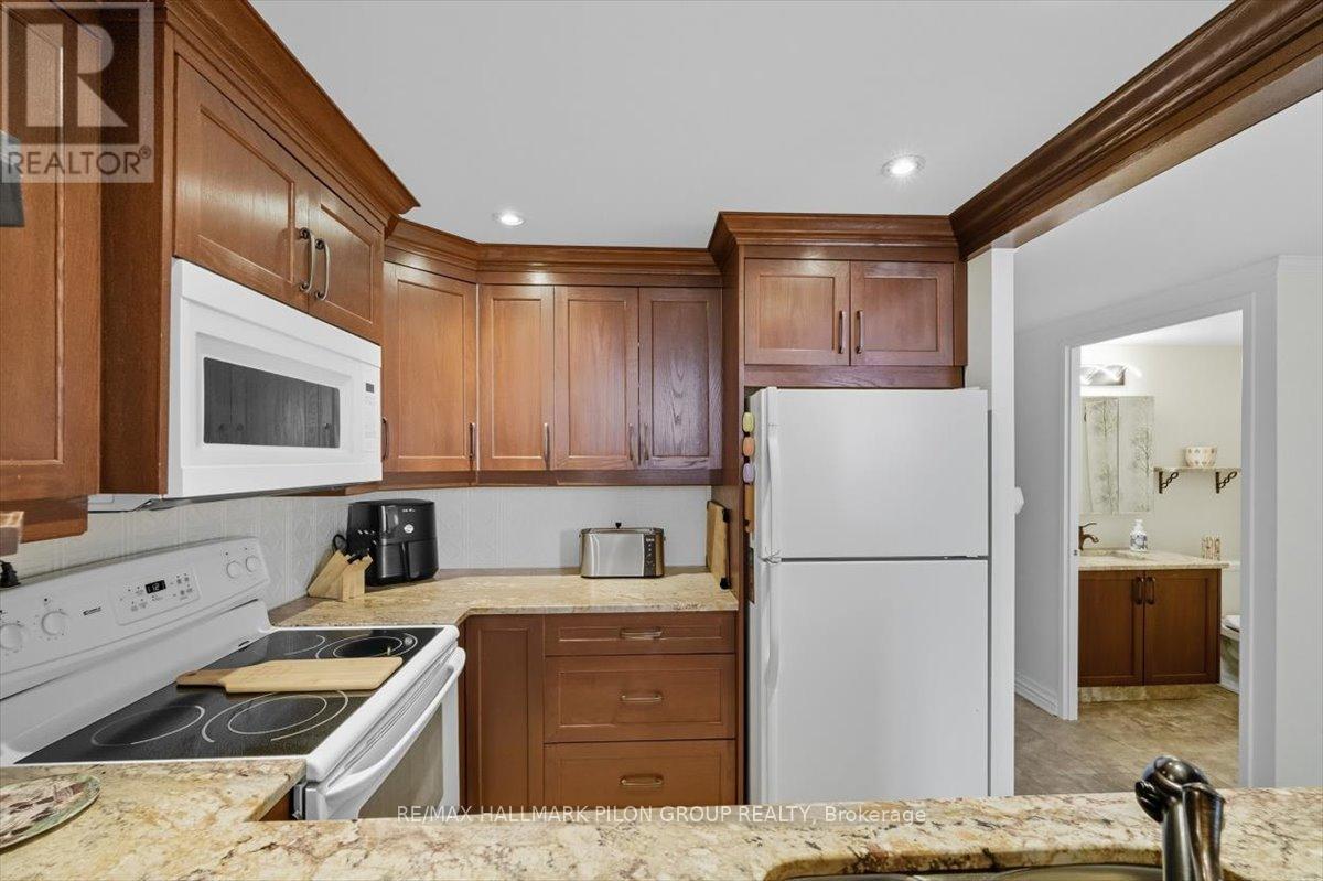 205 - 35 Holland Avenue, Ottawa, Ontario  K1Y 4S2 - Photo 3 - X12418159