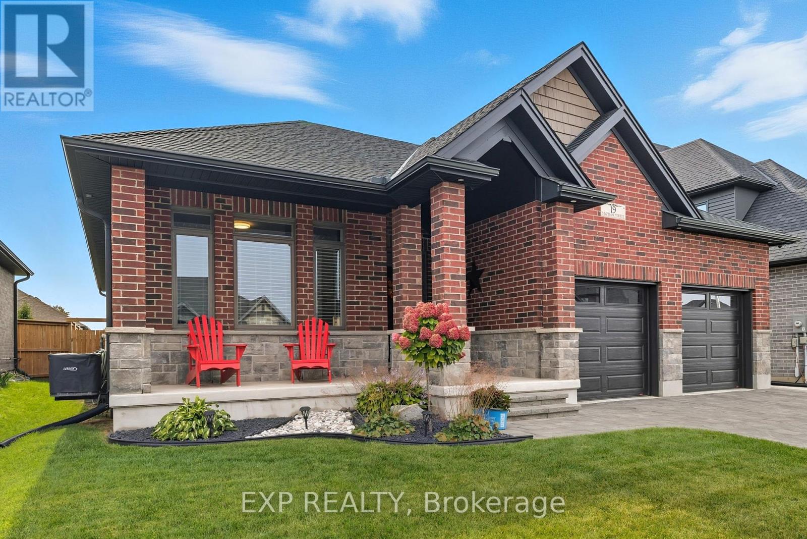 19 Statham Street, Strathroy-Caradoc, Ontario  N7G 0G2 - Photo 3 - X12416841
