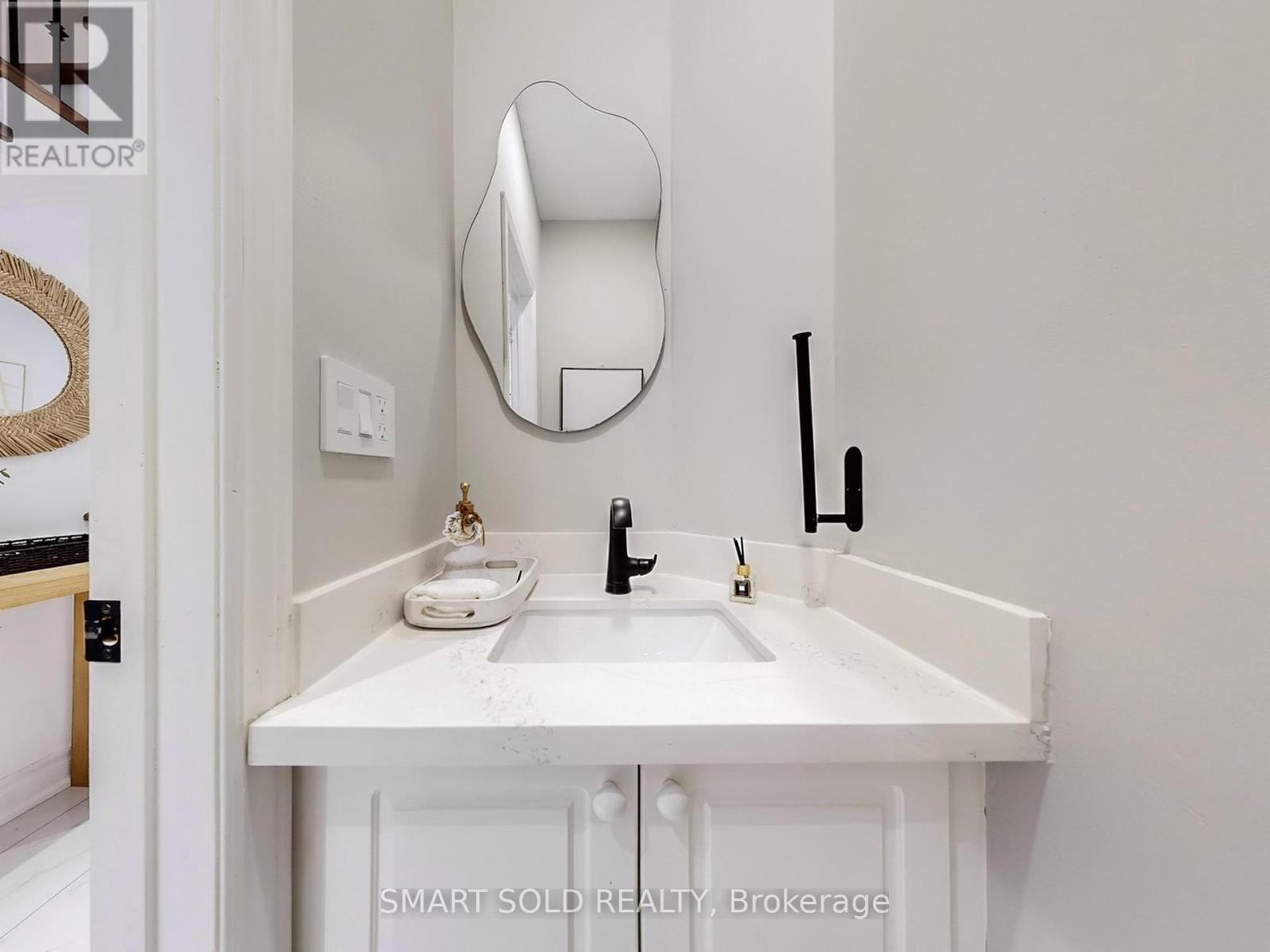 30 Crispin Court, Markham (Buttonville), Ontario  L3R 4G6 - Photo 11 - N12417912