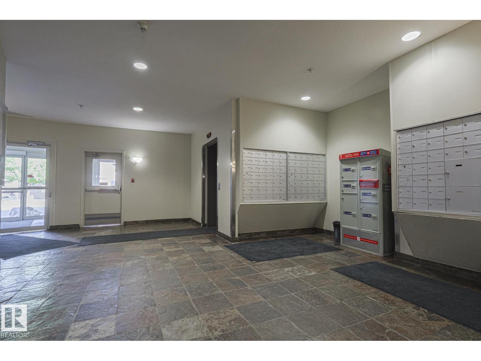 #101 4304 139 Av Nw Nw, Edmonton, Alberta  T5Y 0H6 - Photo 3 - E4458875