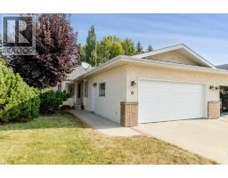 9 Dunn Close Deer Park Village, Red Deer, Ca