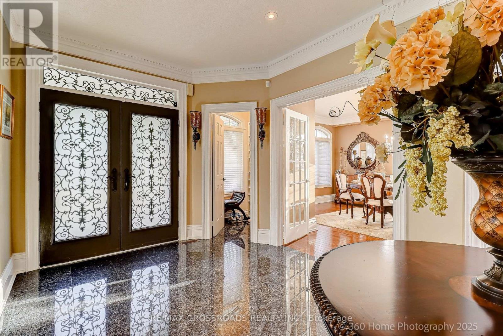 2 Mumberson Court, Markham, Ontario  L6C 1Y4 - Photo 4 - N12415971