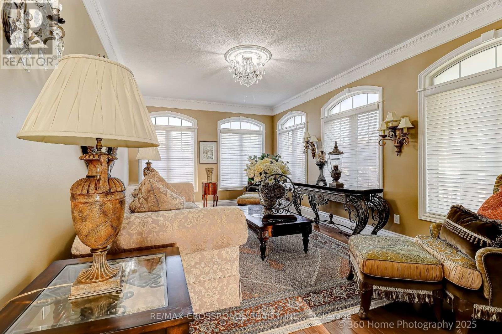 2 Mumberson Court, Markham, Ontario  L6C 1Y4 - Photo 5 - N12415971