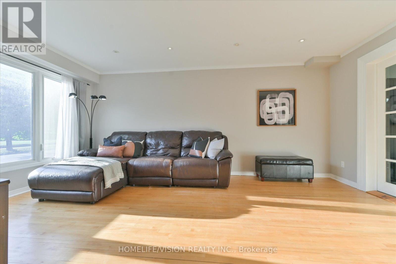 255 Cedar Avenue, Richmond Hill, Ontario  L4C 2B3 - Photo 5 - N12418076