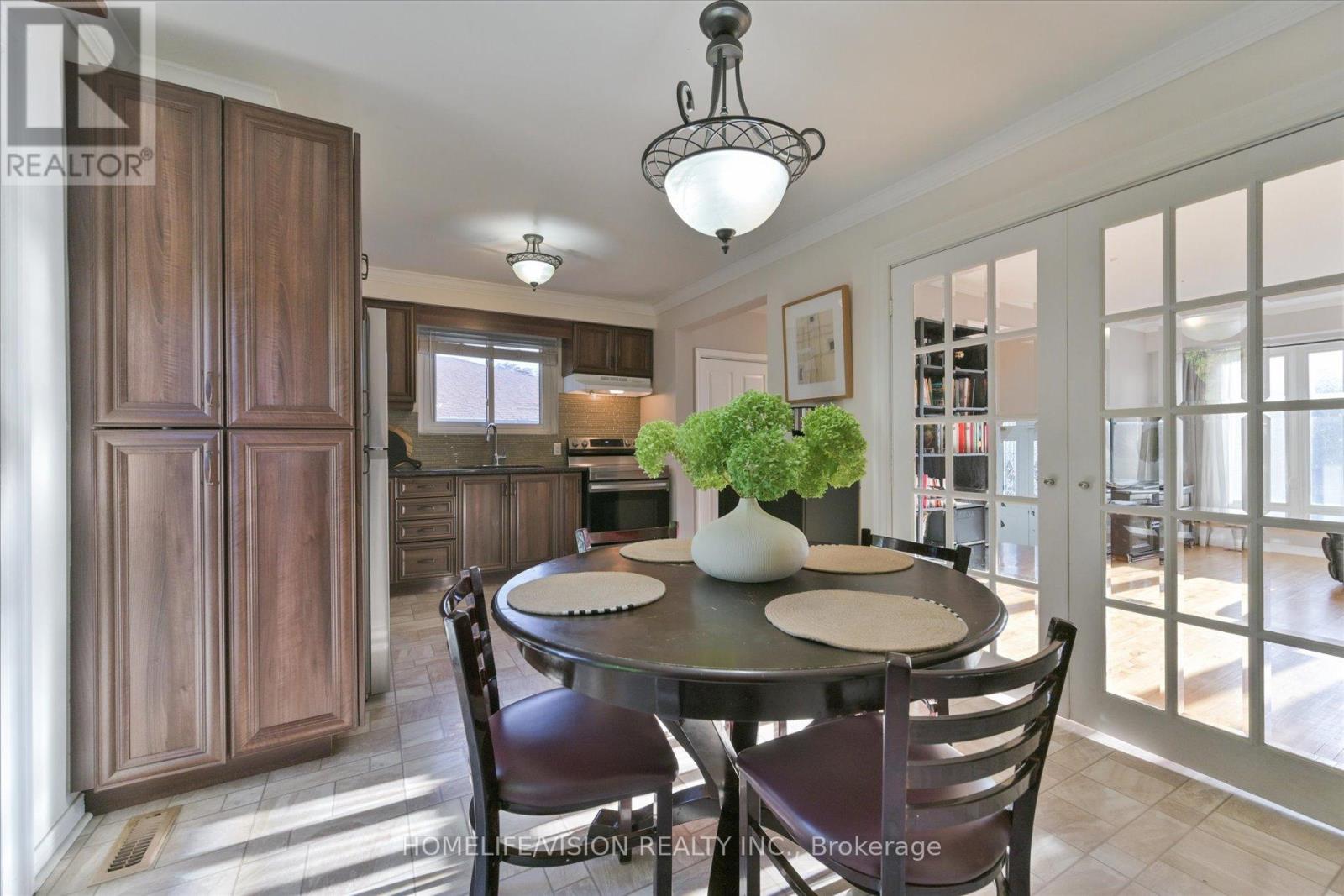 255 Cedar Avenue, Richmond Hill, Ontario  L4C 2B3 - Photo 7 - N12418076