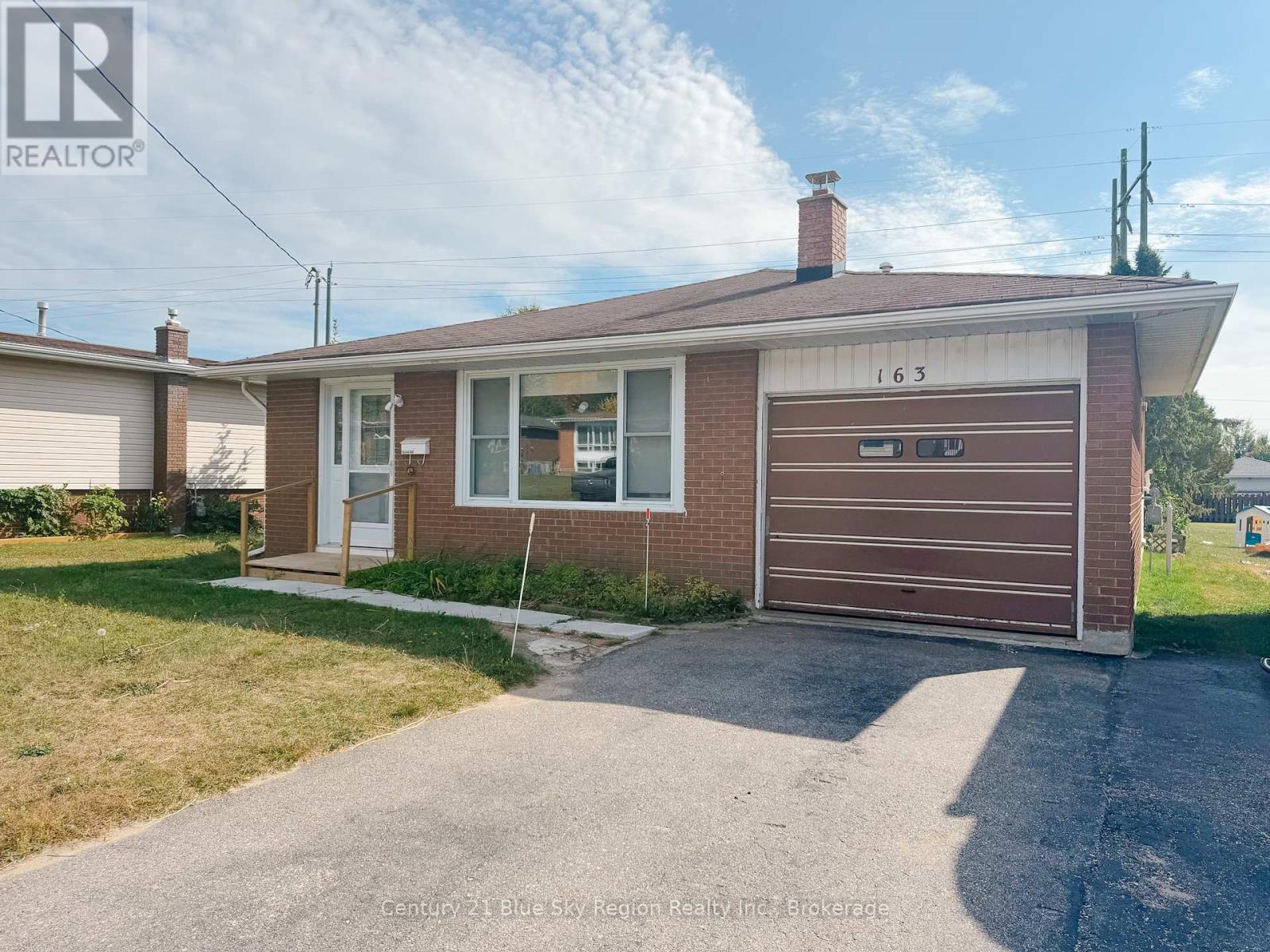 163 Beverly Road, North Bay, Ontario  P1B 7P7 - Photo 1 - X12418172