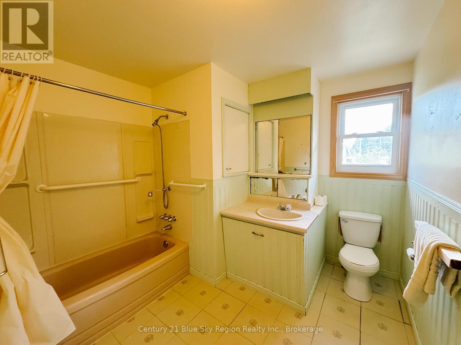 163 Beverly Road, North Bay, Ontario  P1B 7P7 - Photo 13 - X12418172