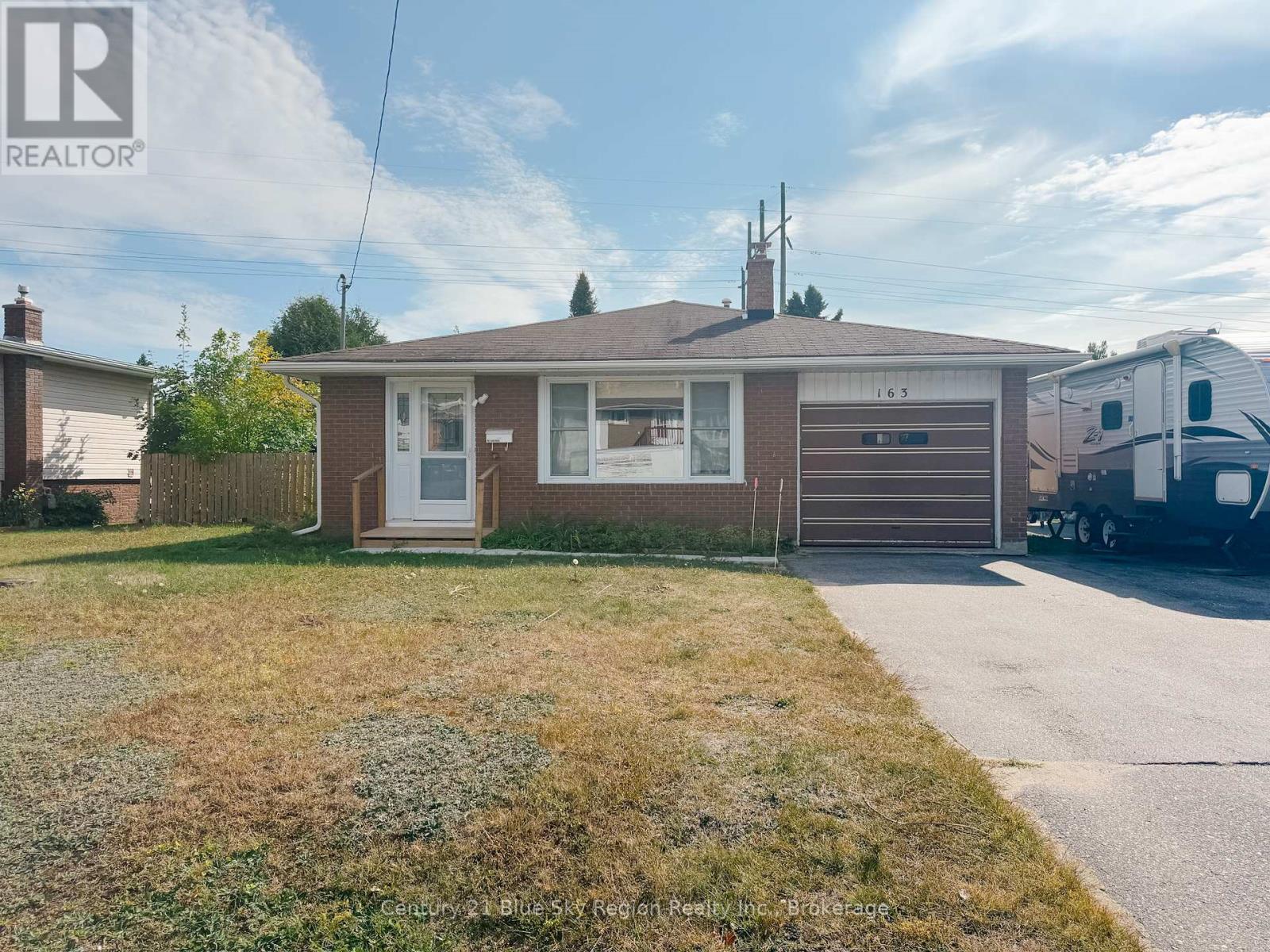 163 Beverly Road, North Bay, Ontario  P1B 7P7 - Photo 3 - X12418172