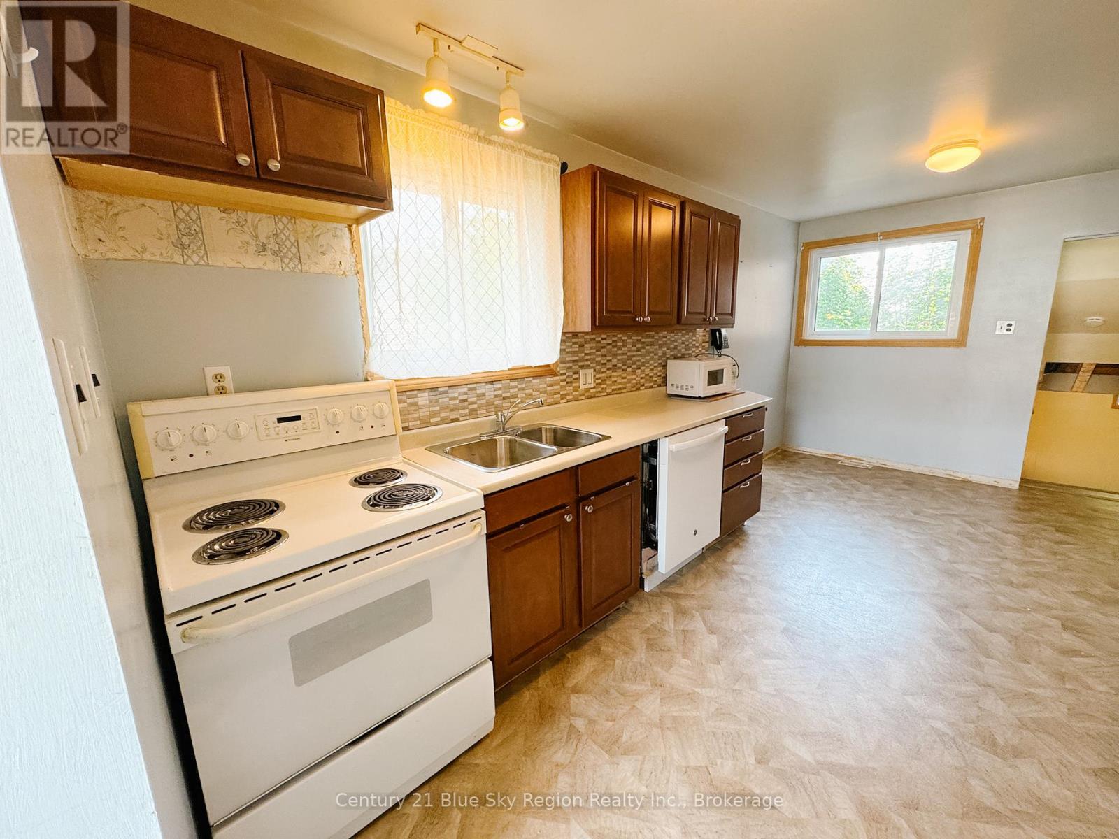 163 Beverly Road, North Bay, Ontario  P1B 7P7 - Photo 5 - X12418172