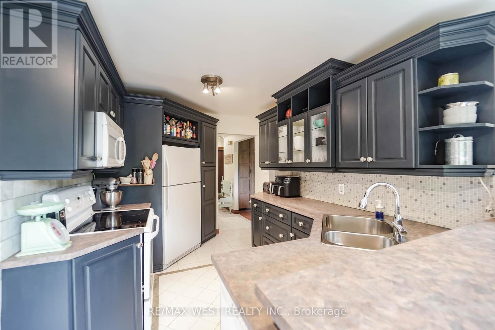 354 Blackthorn Street, Oshawa, Ontario  L1K 1K9 - Photo 2 - E12418152