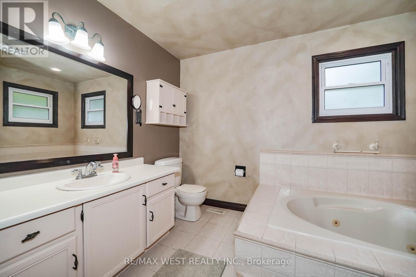 354 Blackthorn Street, Oshawa, Ontario  L1K 1K9 - Photo 5 - E12418152