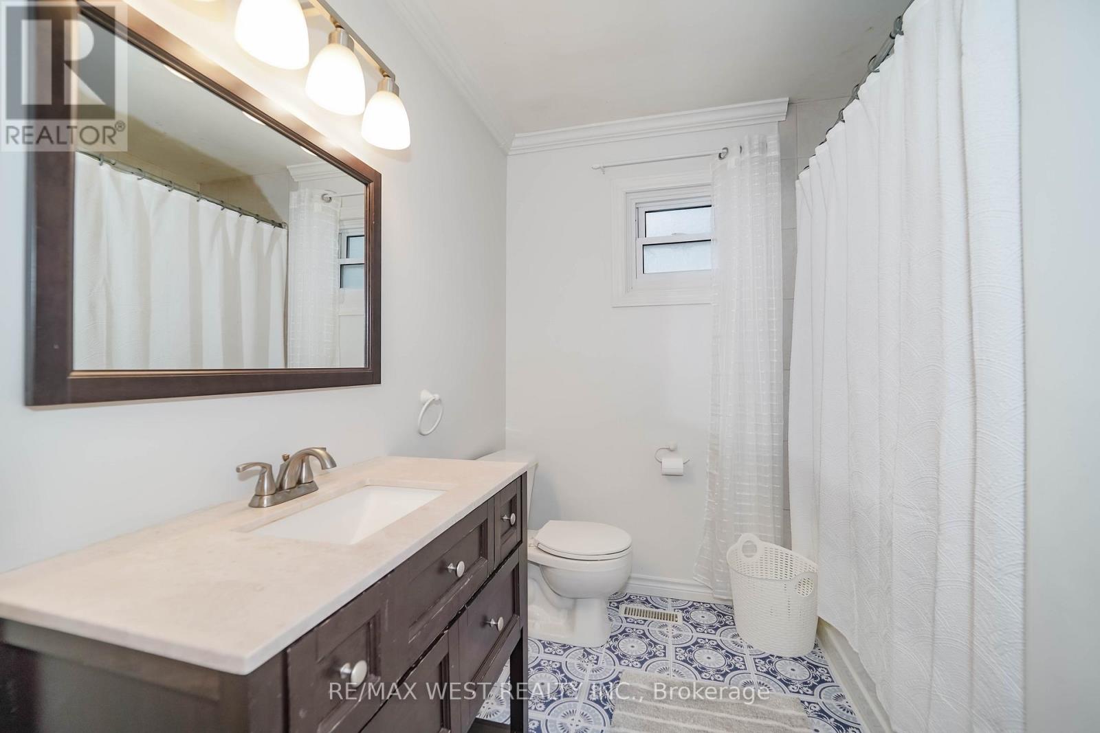 354 Blackthorn Street, Oshawa, Ontario  L1K 1K9 - Photo 7 - E12418152