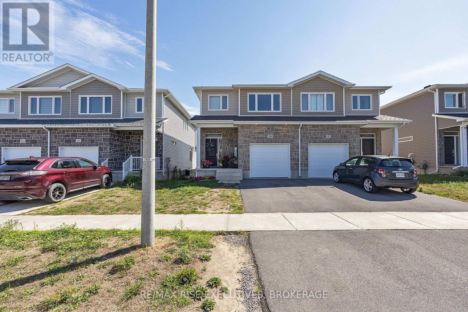 Property at 1219 MAX CRESCENT image 2