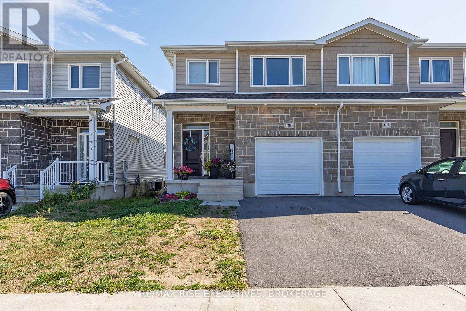 Property at 1219 MAX CRESCENT image 3