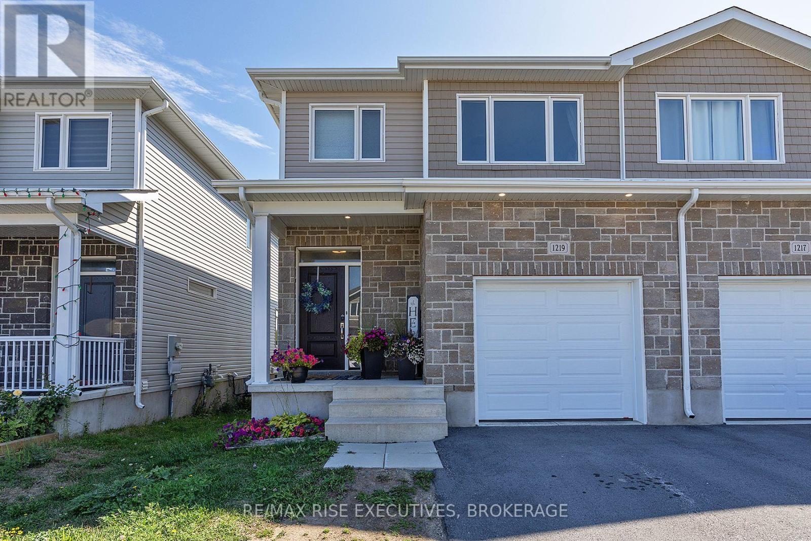 Property at 1219 MAX CRESCENT image 4