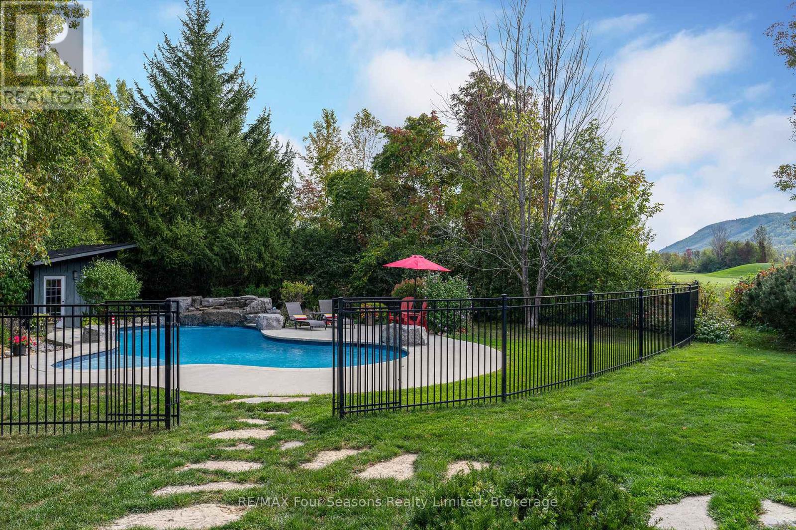 159 Indian Circle, Blue Mountains, Ontario  N0H 1J0 - Photo 44 - X12418221