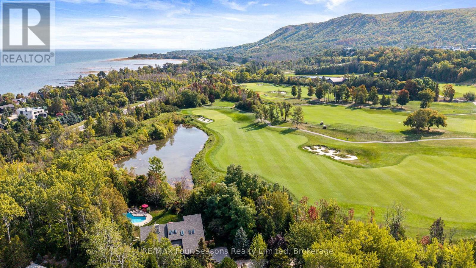 159 Indian Circle, Blue Mountains, Ontario  N0H 1J0 - Photo 5 - X12418221