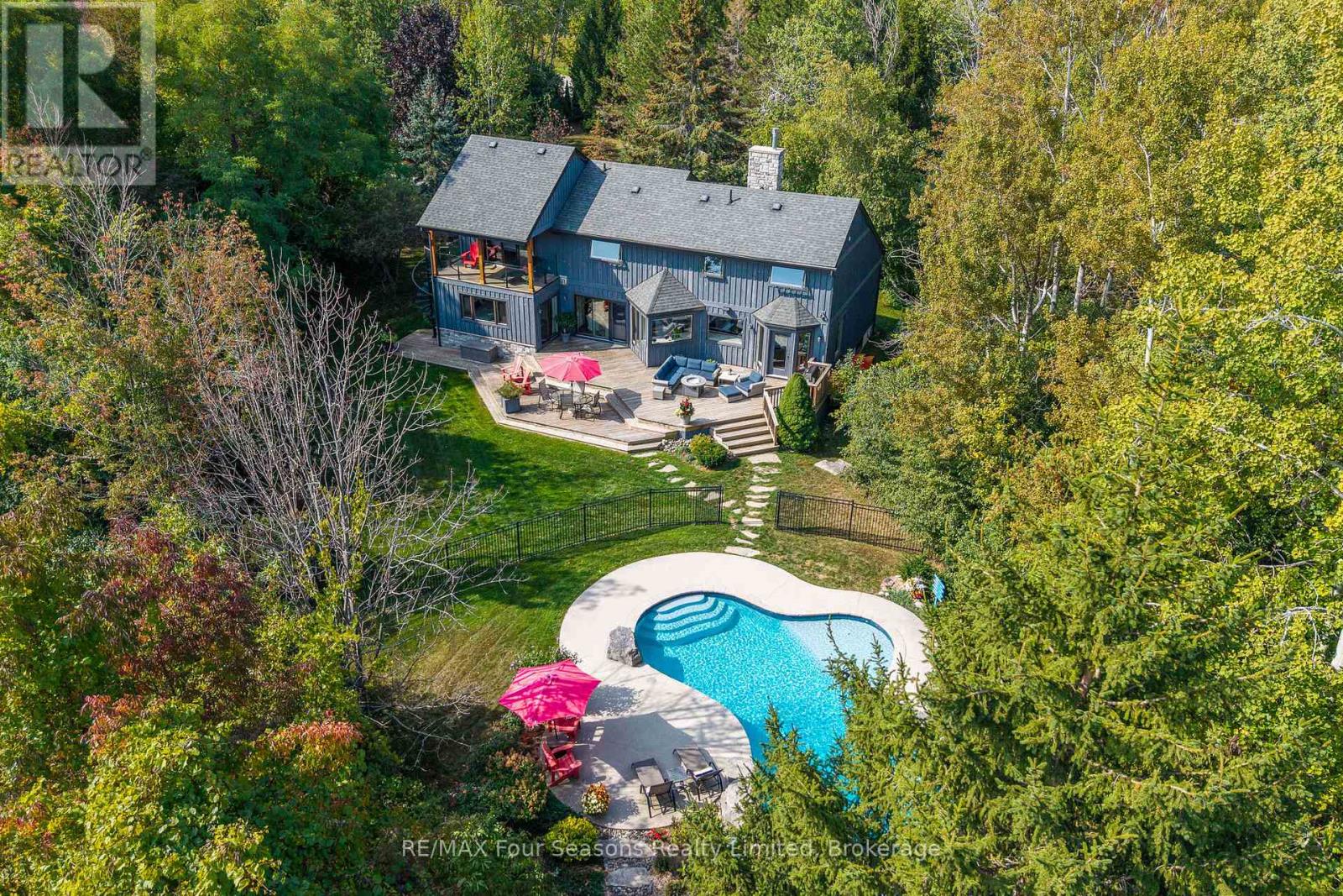 159 Indian Circle, Blue Mountains, Ontario  N0H 1J0 - Photo 6 - X12418221