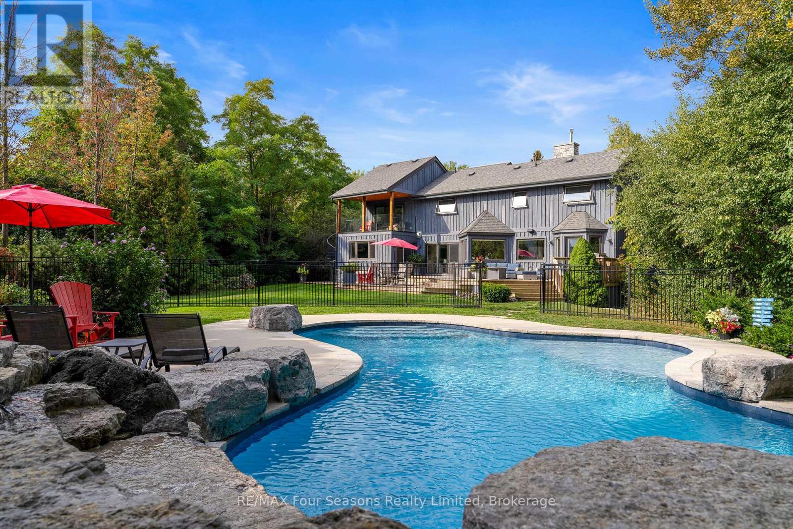 159 Indian Circle, Blue Mountains, Ontario  N0H 1J0 - Photo 9 - X12418221